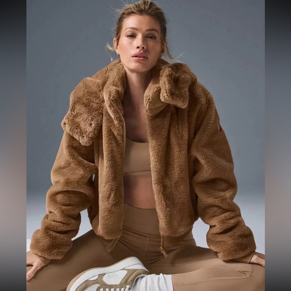❌SOLD❌ $298 SOLD OUT Alo Yoga Toasted Almond Foxy Faux Fur Jacket Size SMALL NWT